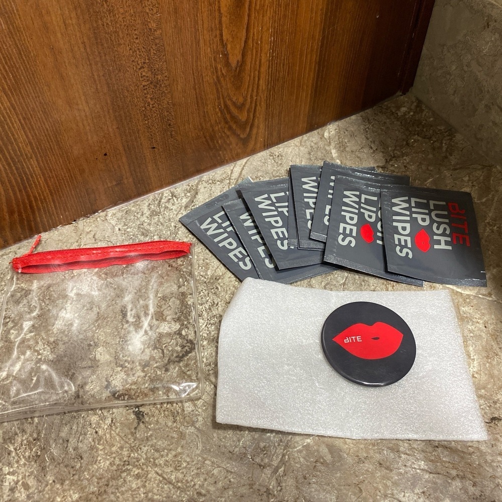 Bite Beauty Lush Lip Wipes Lip Makep Remover (10 Count) & Compact Mirror